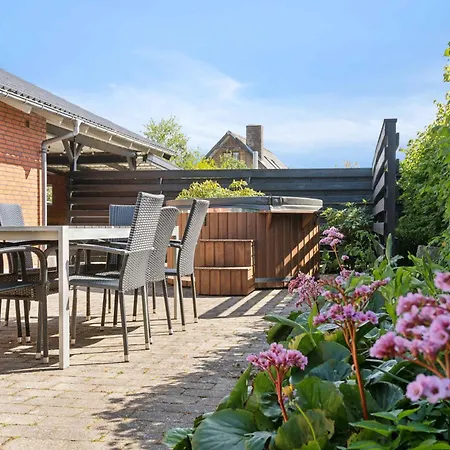 Holiday home Well-located And Newly Renovated *