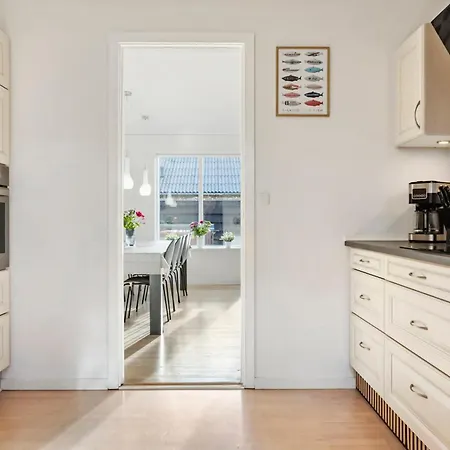 Aktivitetshus Med Vildmarksbad Fur