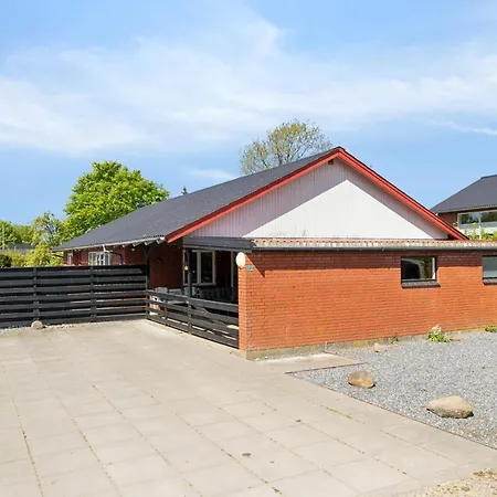 Feriehus Aktivitetshus Med Vildmarksbad Fur